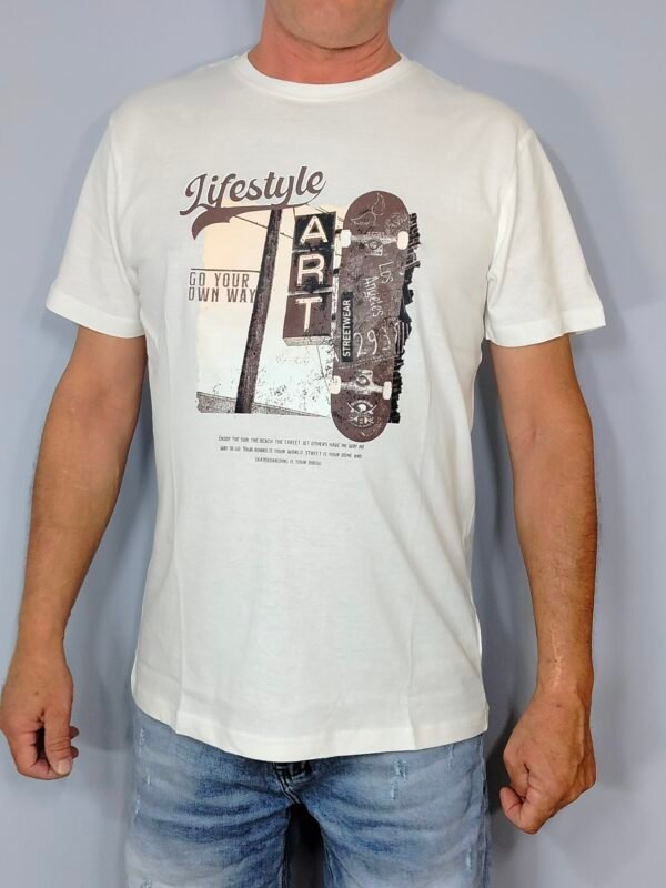 oplus_34 Camiseta Lifestyle – Corte Suelto & Estampado de Verano