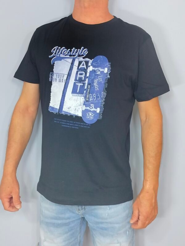 oplus_34 Camiseta Lifestyle – Corte Suelto & Estampado de Verano