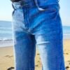 Pantalón Vaquero Corto Arena – Bolsillos Amplios y Lavado con Pliegues de Silicona