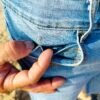 Pantalón Vaquero Corto Arena – Bolsillos Amplios y Lavado con Pliegues de Silicona