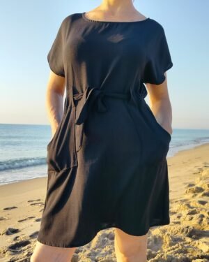 Vestido con Nudo Frontal – Elegancia de Verano