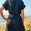 Vestido con Nudo Frontal – Elegancia de Verano