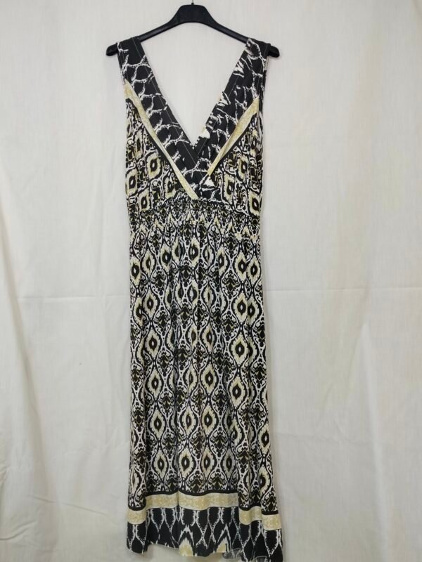 Vestido Largo – Cuello Cruzado & Nido de Abeja