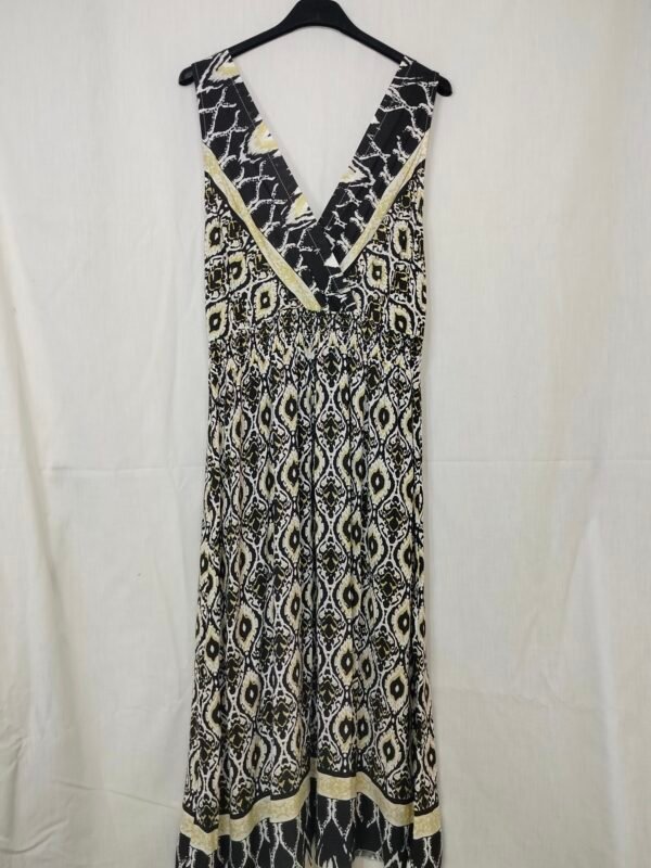 Vestido Largo – Cuello Cruzado & Nido de Abeja
