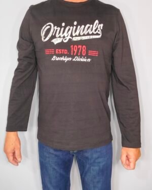 oplus_32 Camiseta Originals – Manga Larga con Serigrafía