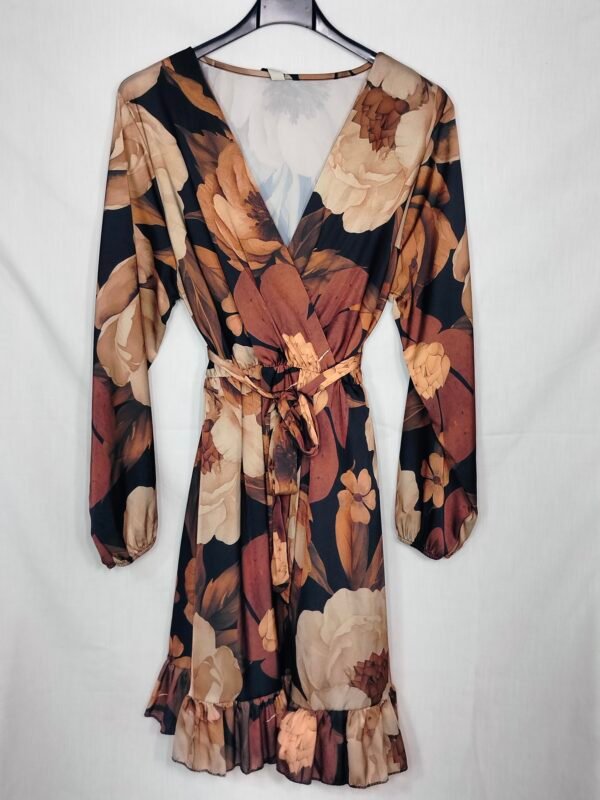 oplus_32 Vestido Estampado – Cuello Cruzado y Lazada en Cintura