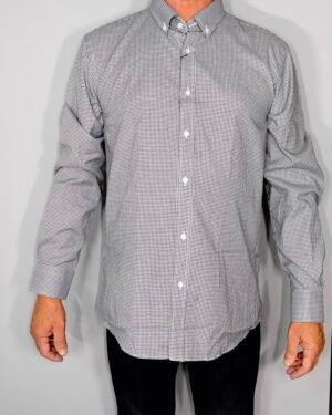 oplus_32 Camisa Cuadros – Elegancia Ligera de Otoño