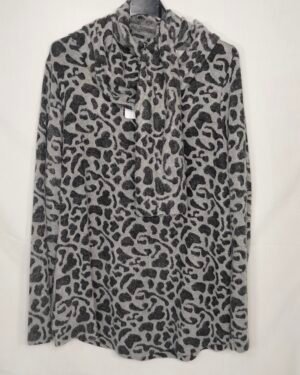 oplus_32 Suéter Animal Print – Con Bufanda a Juego