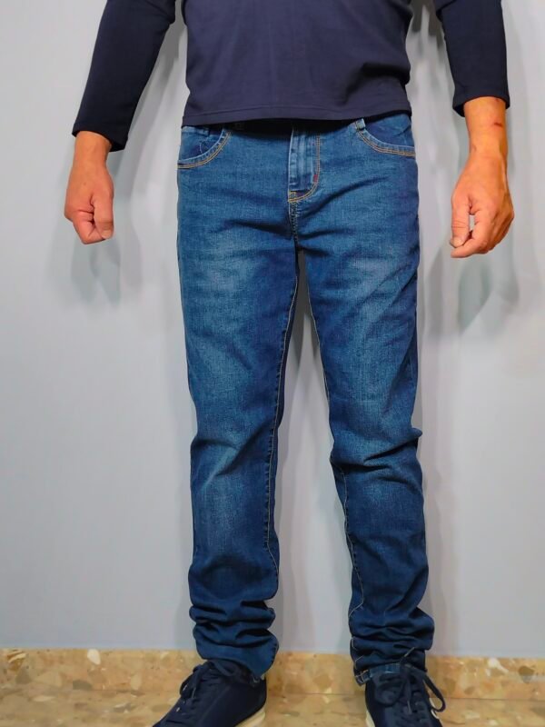 oplus_32 Pantalón Lavado Used – Camal Recto con Detalles Desgastados