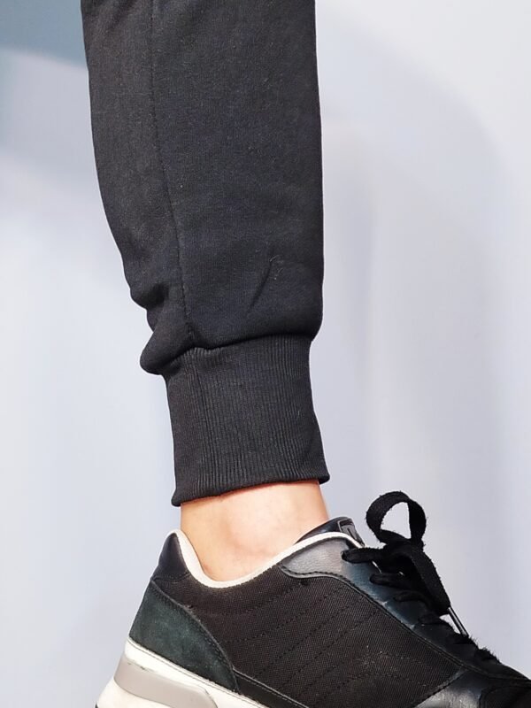 chandal-9066-pantalon-chandal-con-felpa-NEGRO-04 Pantalón Chándal con Felpa – Cálido y Versátil