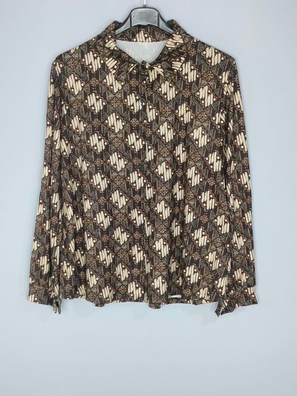 oplus_32 Blusa Estampada – Solapa Pequeña y Caída Aterciopelada
