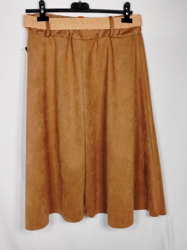 Falda Acampanada con Cinturón – Movimiento que Inspira Confianza