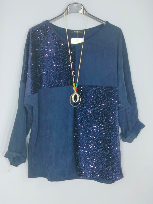 oplus_32 Blusa Cuello Caja – Detalle de Lentejuelas y Collar Incluido