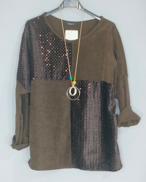 oplus_32 Blusa Cuello Caja – Detalle de Lentejuelas y Collar Incluido