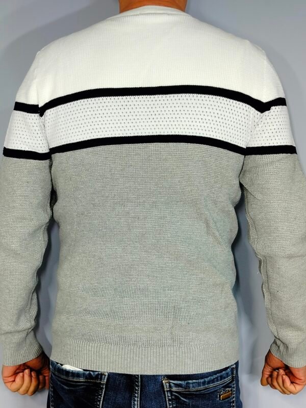 oplus_32 Suéter Combinado Cuello Caja – Cálido, Resistente y Único