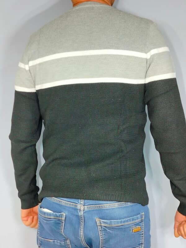 oplus_32 Suéter Combinado Cuello Caja – Cálido, Resistente y Único