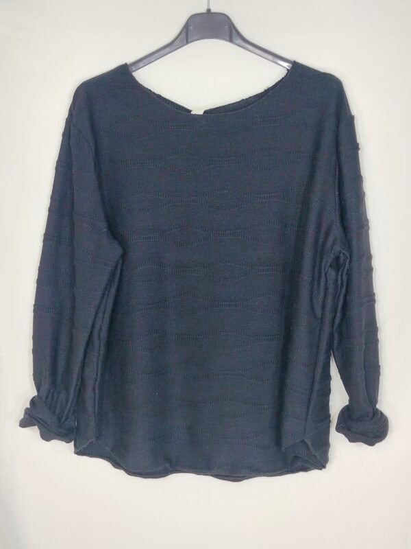 Suéter Punto Relieves – Calidez Elegante que Se Mueve Contigo