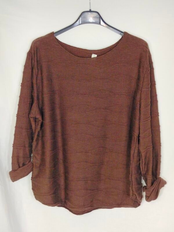 Suéter Punto Relieves – Calidez Elegante que Se Mueve Contigo