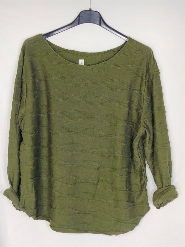 Suéter Punto Relieves – Calidez Elegante que Se Mueve Contigo