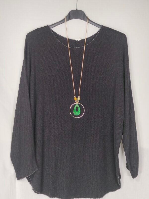 Suéter Lurex con Cuello Plata + Collar — Estilo que Ilumina el Invierno