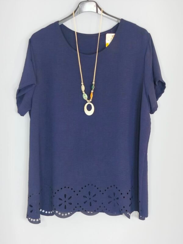 oplus_34 Blusa Perforada Italiana – Frescura Elegante