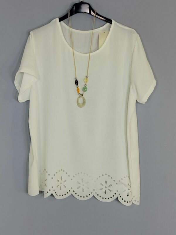 oplus_34 Blusa Perforada Italiana – Frescura Elegante