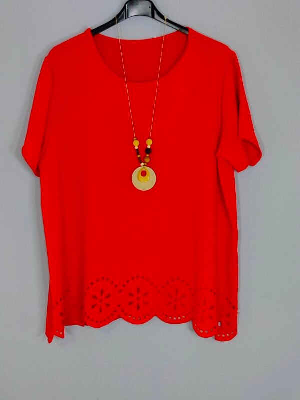 oplus_34 Blusa Perforada Italiana – Frescura Elegante