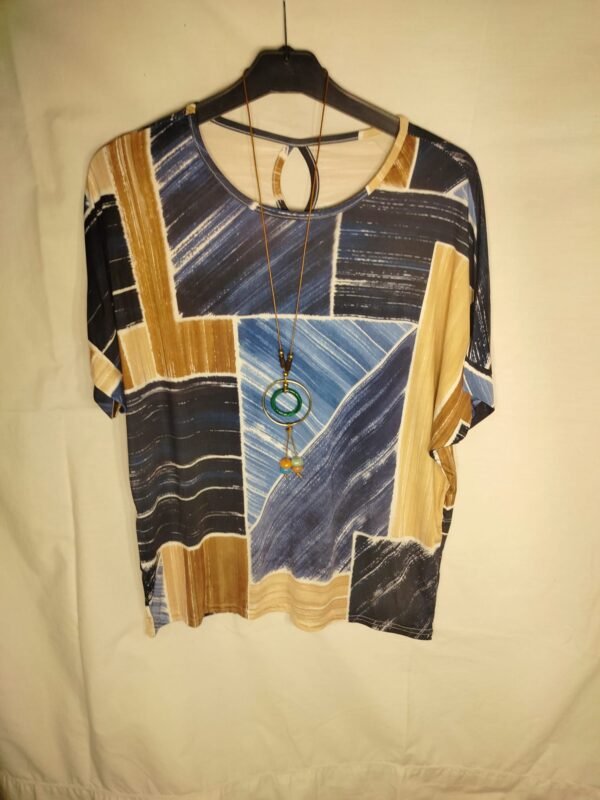 IMG-20260526-WA0017 Blusa Geométrica con Collar – Elegancia Fresca para Días que No Paran