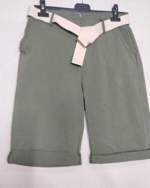 oplus_34 Bermuda Ligera con Cinturón – Frescura Elegante para Días Intensos