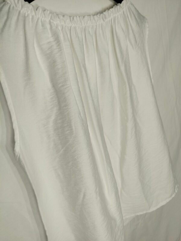 oplus_34 Blusa Sin Mangas Remache – Frescura Elegante para Días de Verano