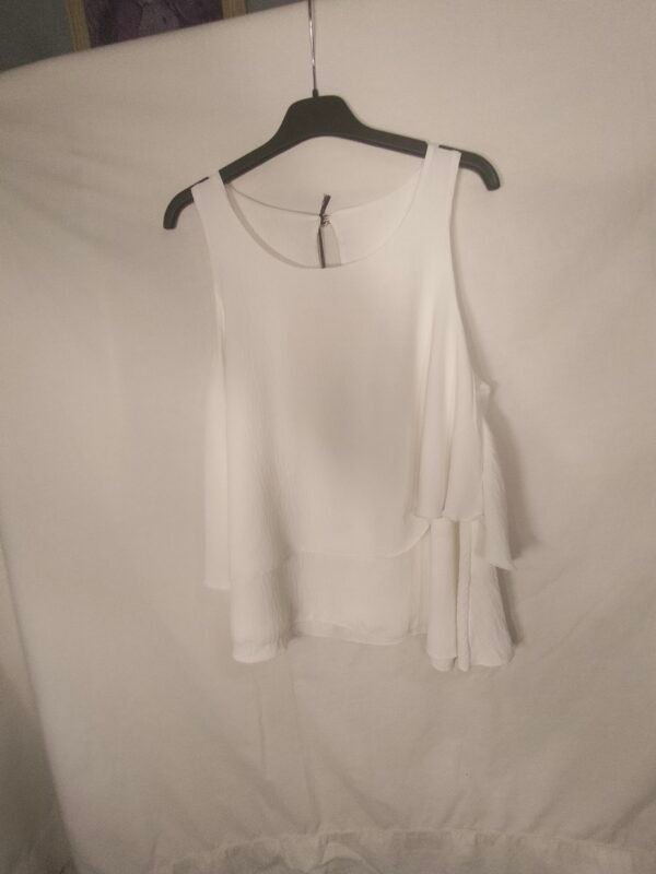 Blusa Volante Fluido – Frescura Elegante para los Días Más Cálidos