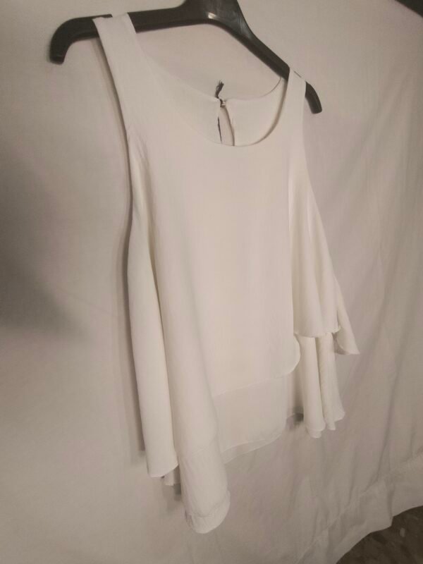 Blusa Volante Fluido – Frescura Elegante para los Días Más Cálidos