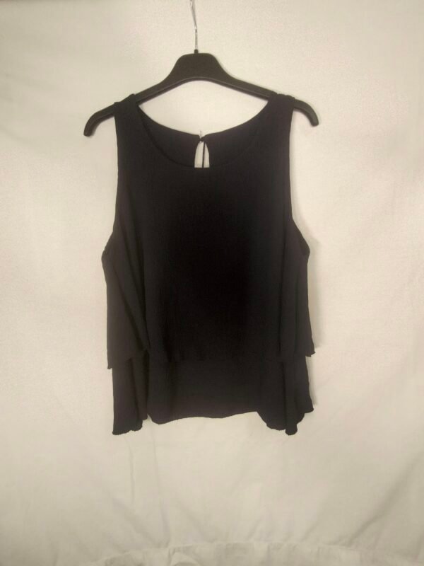 Blusa Volante Fluido – Frescura Elegante para los Días Más Cálidos