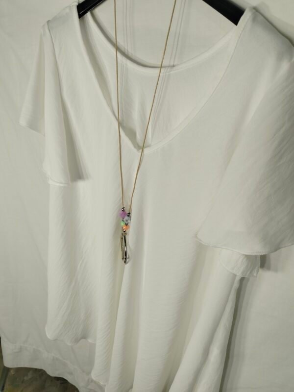 oplus_34 Blusa Acampanada con Collar – Elegancia Fresca que Resiste el Ritmo del Verano