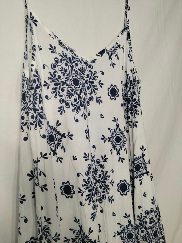Vestido Estampado de Viscosa – Frescura Amplia para los Días Más Cálidos