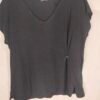Blusa Pico Botón - Frescura Elegante para los Días Más Cálidos