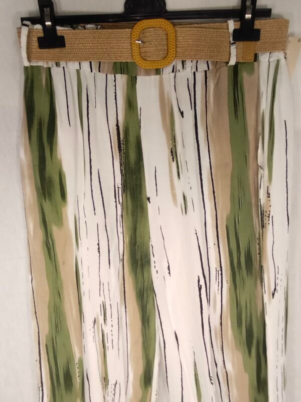 oplus_34 Pantalón Estampado con Cinturón - Frescura Elegante para Días Intensos