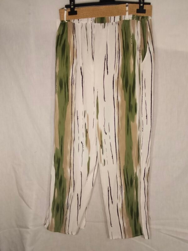 oplus_34 Pantalón Estampado con Cinturón - Frescura Elegante para Días Intensos
