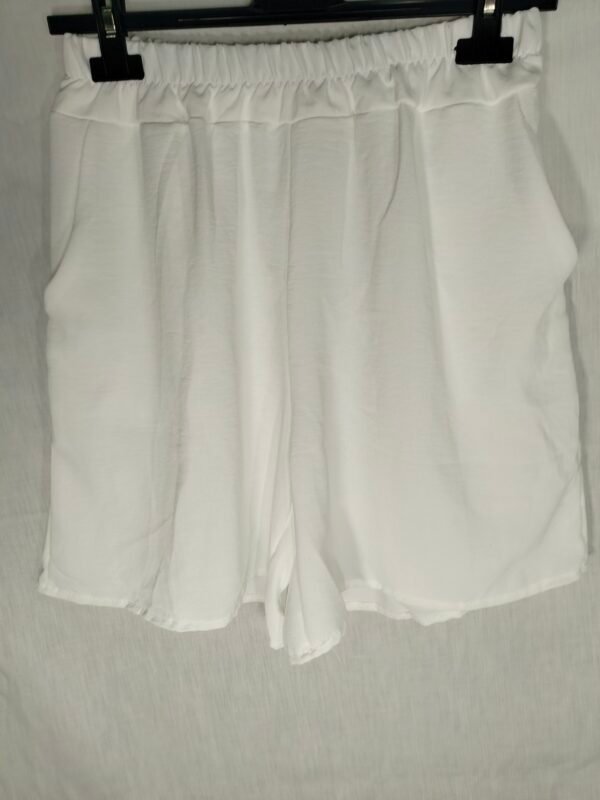 Pantalón Corto con Bolsillos – Cintura Cómoda y Corte Fresco