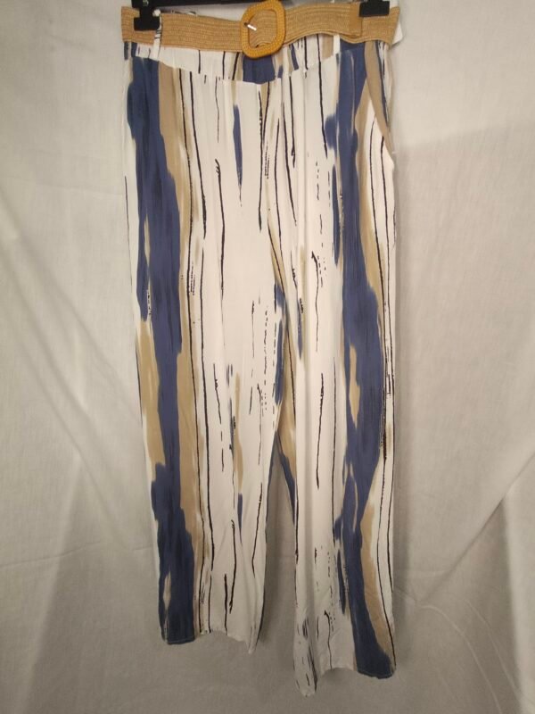 oplus_34 Pantalón Estampado con Cinturón - Frescura Elegante para Días Intensos