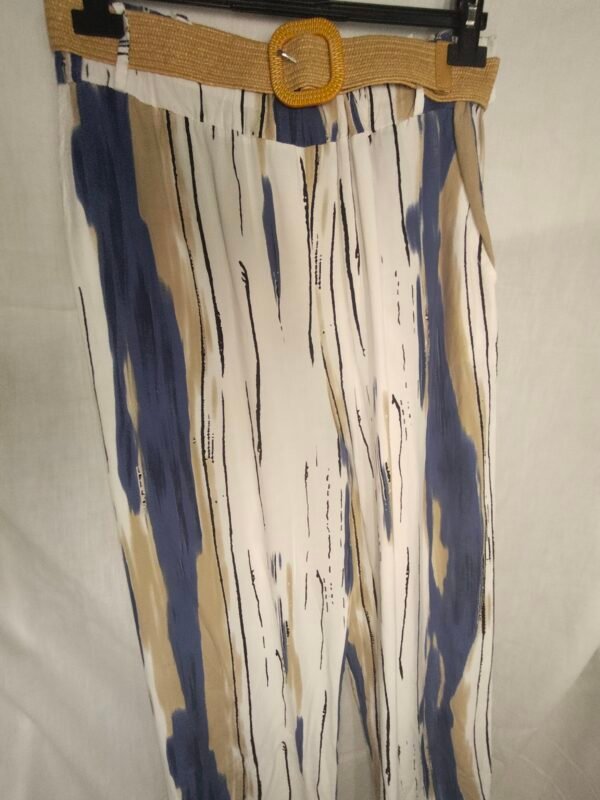 oplus_34 Pantalón Estampado con Cinturón - Frescura Elegante para Días Intensos