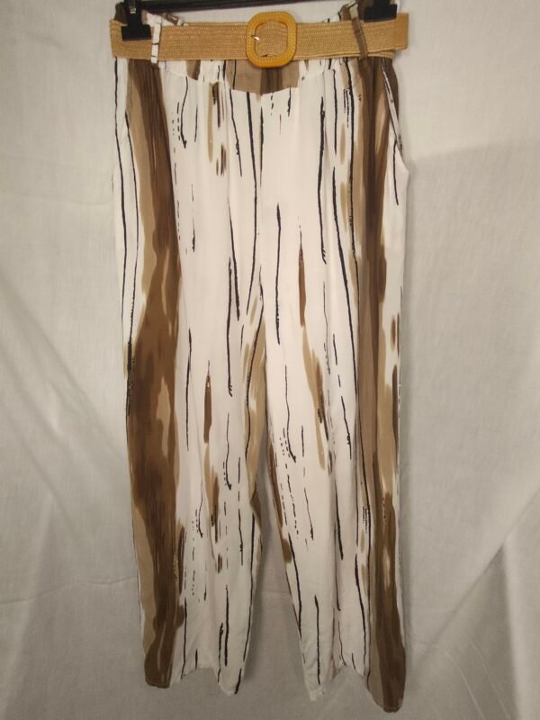 oplus_34 Pantalón Estampado con Cinturón - Frescura Elegante para Días Intensos
