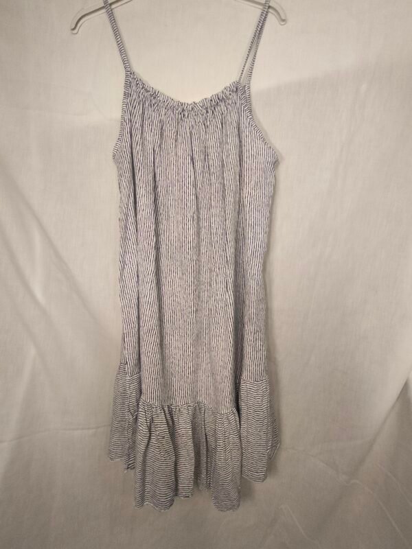 Vestido Rayas – Elegancia Ligera para Días de Calor