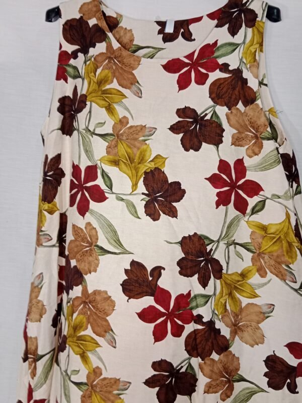 Vestido Estampado de Hojas – Frescura para tus días más activos