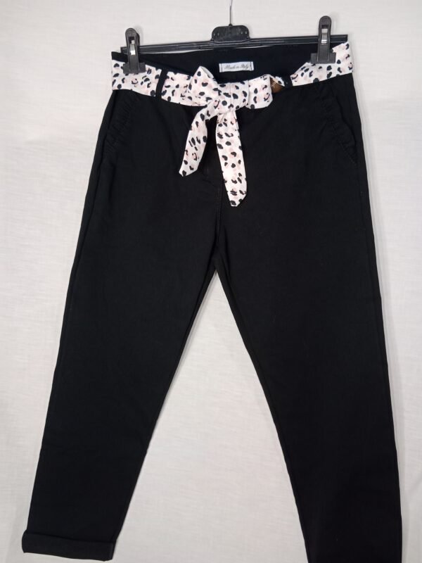 Pantalón con Pañuelo – Frescura y estilo durante todo el día