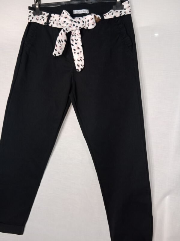 Pantalón con Pañuelo – Frescura y estilo durante todo el día