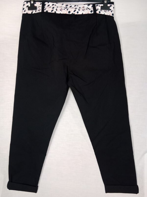 Pantalón con Pañuelo – Frescura y estilo durante todo el día