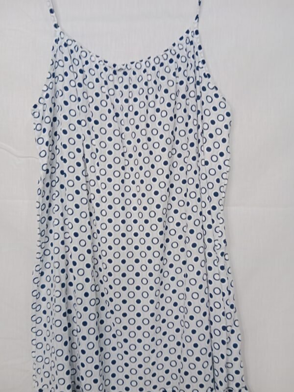 Vestido de Tirantes de Viscosa – Frescura y estilo para los días de verano