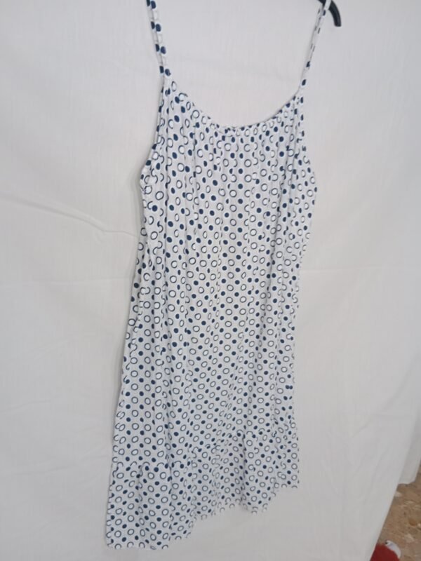 Vestido de Tirantes de Viscosa – Frescura y estilo para los días de verano