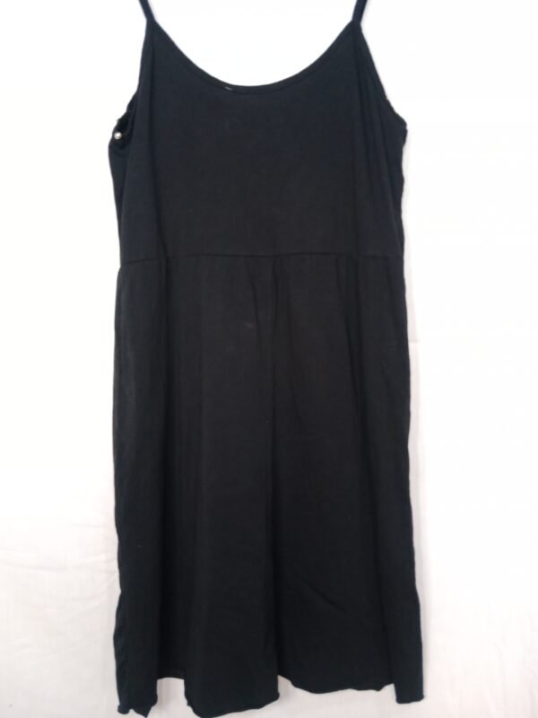 Vestido de Tirantes con Tachuelas – Frescura con estilo para tus días de verano